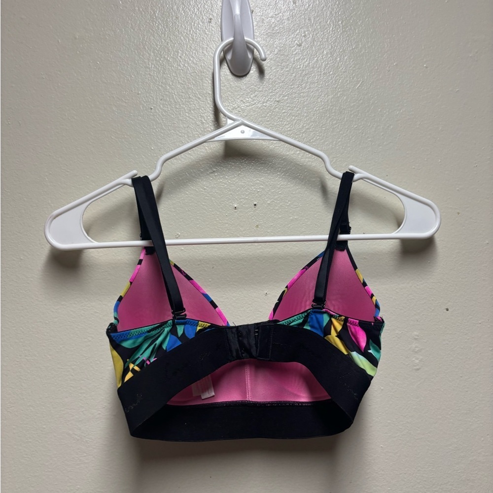 Pink Victoria Secret bra floral 32D wireless - Picture 2 of 4